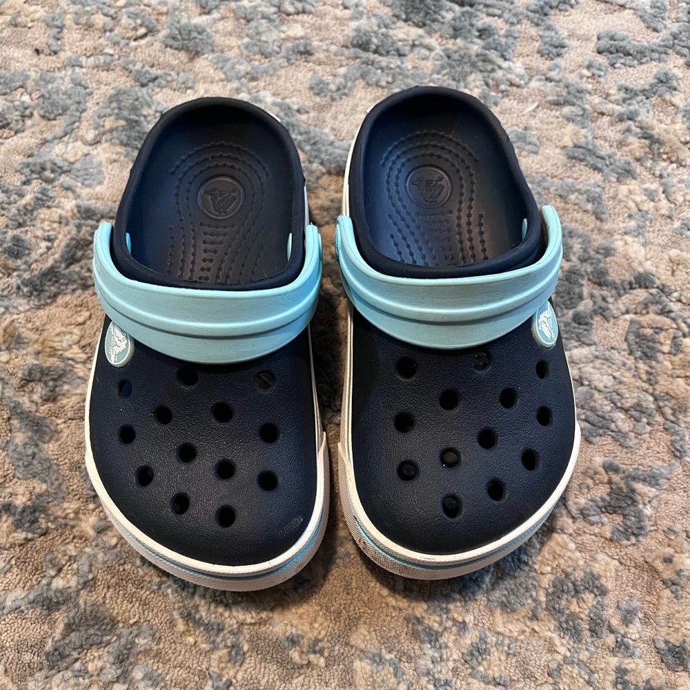 Kids crocs size 8c